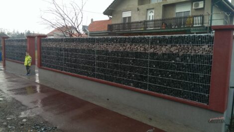 Sipana ograda - Kamen Oblutak Sipana ograda